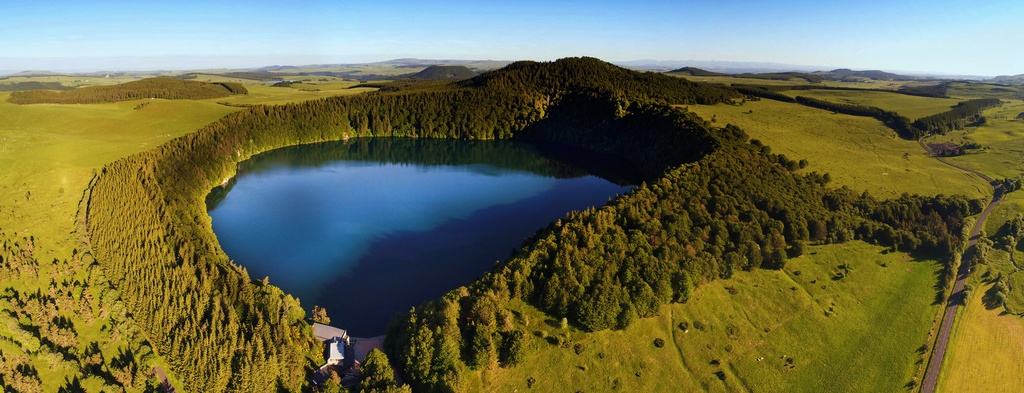 Lac Pavin et son Cratère